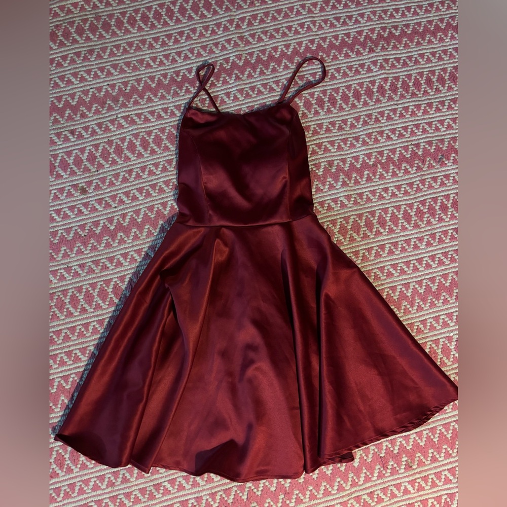 La scala homecoming dress worn once/in perfect condition// red